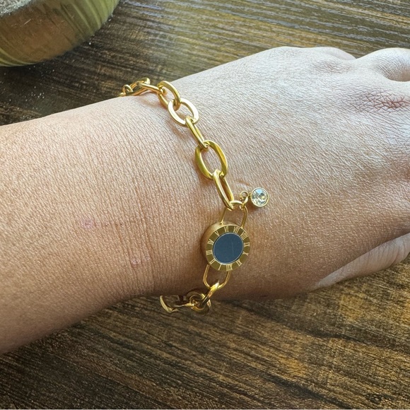 Elegant 18 Kt Gold Plated Chain Bracelet with Disc Accent - Picture 8 of 8